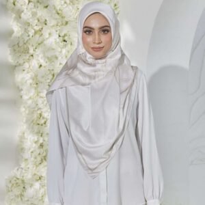 IRIS SQUARE HIJAB in Radiant Serenity (GOLD)